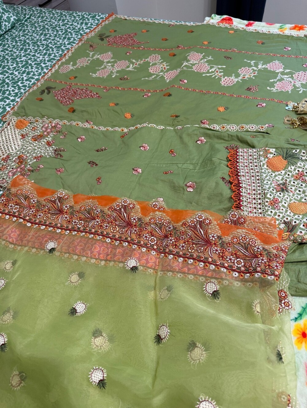 Rang e Bahar | Jinan '26 | HUSSAIN REHAR 3 Pc Lawn Embroidered Suit - Picture 3 of 5